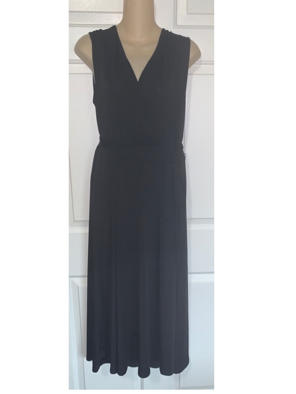 TROVARE Black Sleeveless Wrap Midi Dress NWT L